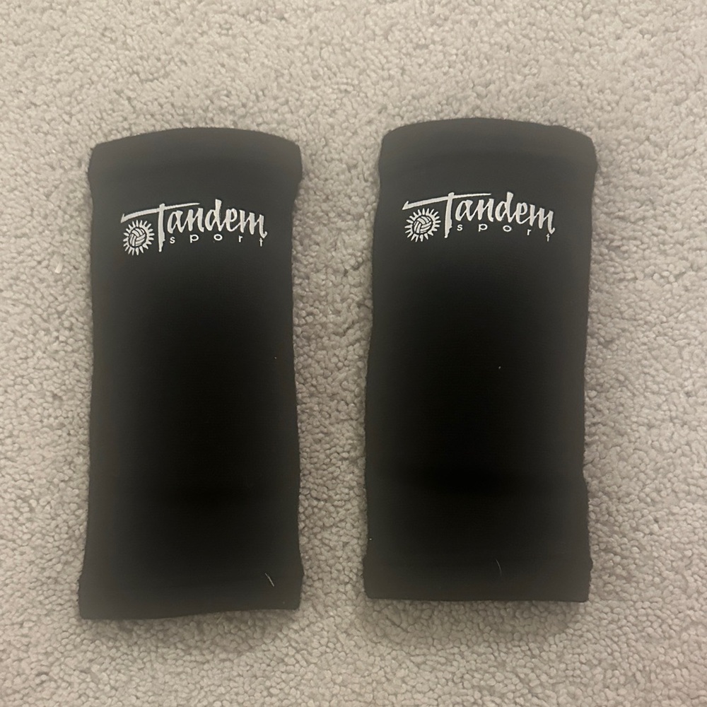 Tandem Sport Black elbow pads
